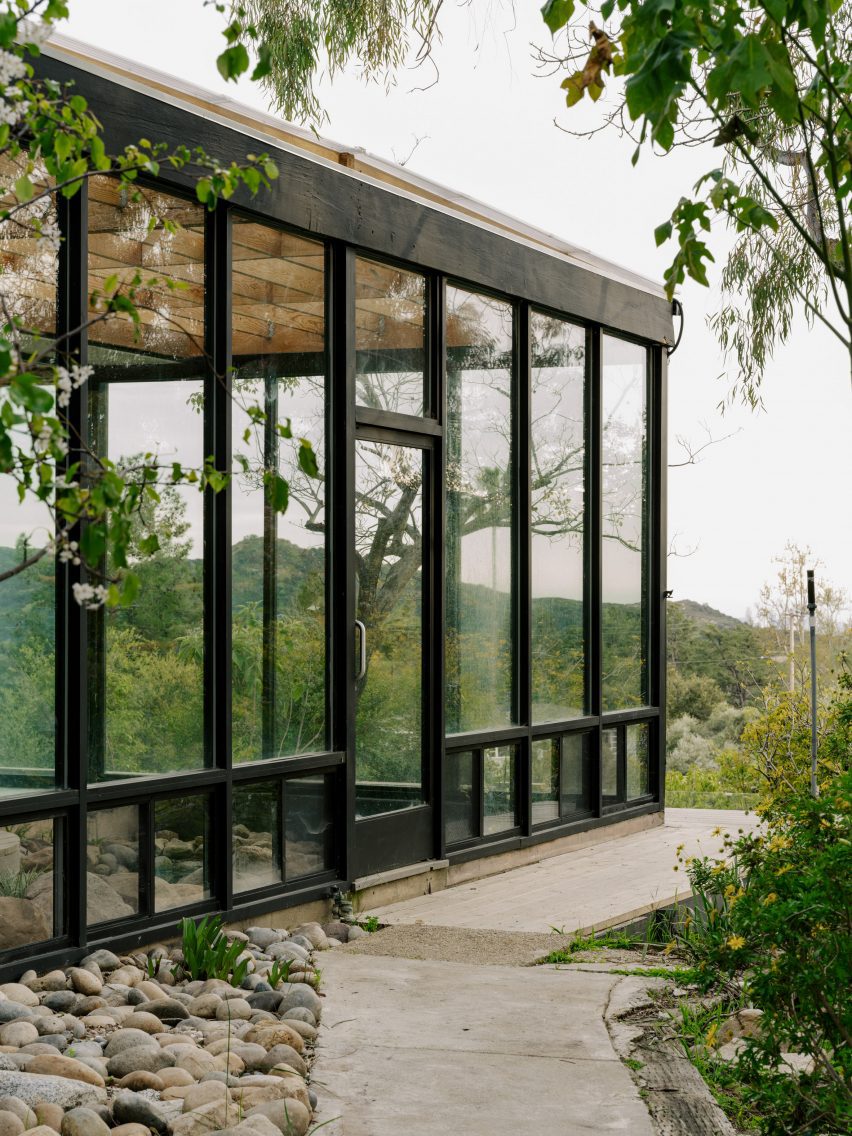 Glass Ridge House by OWIU