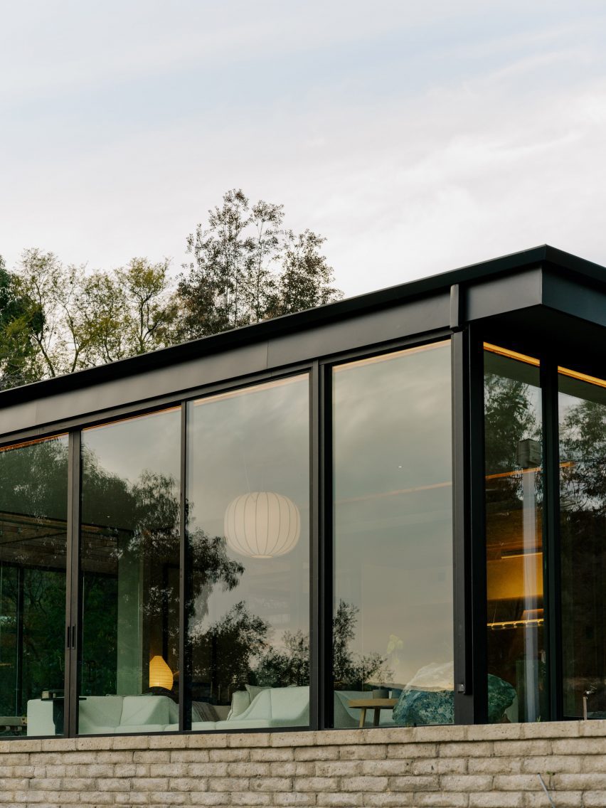 Glass Ridge House by OWIU