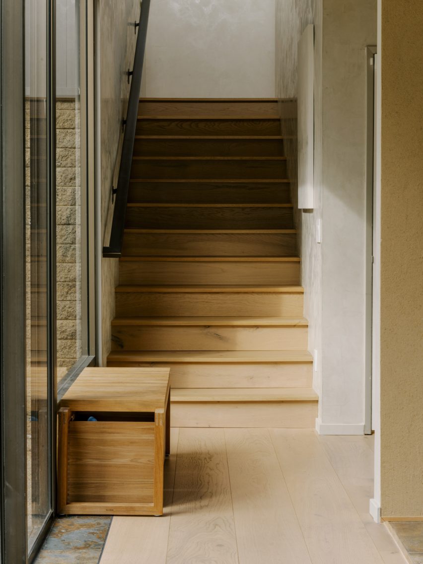 Glass Ridge House by OWIU