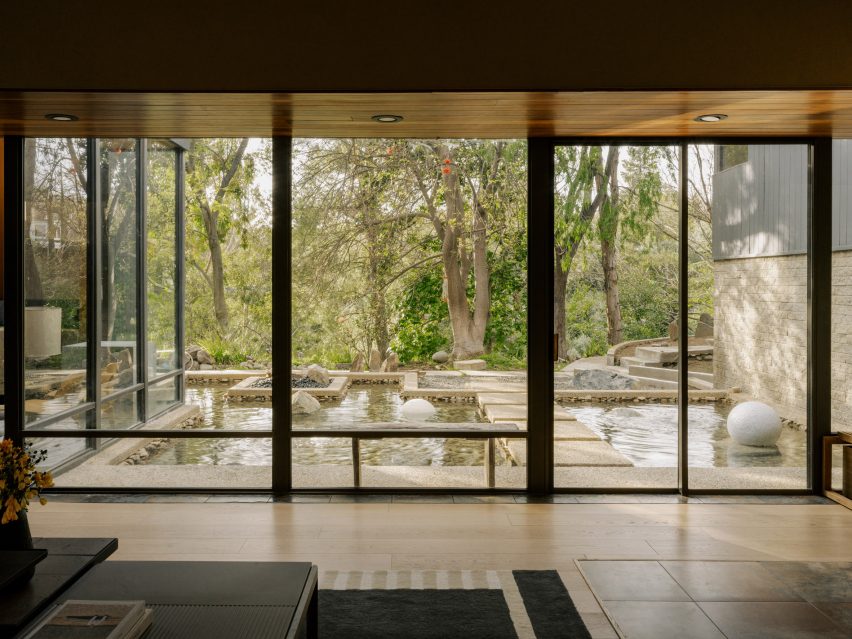 Glass Ridge House by OWIU