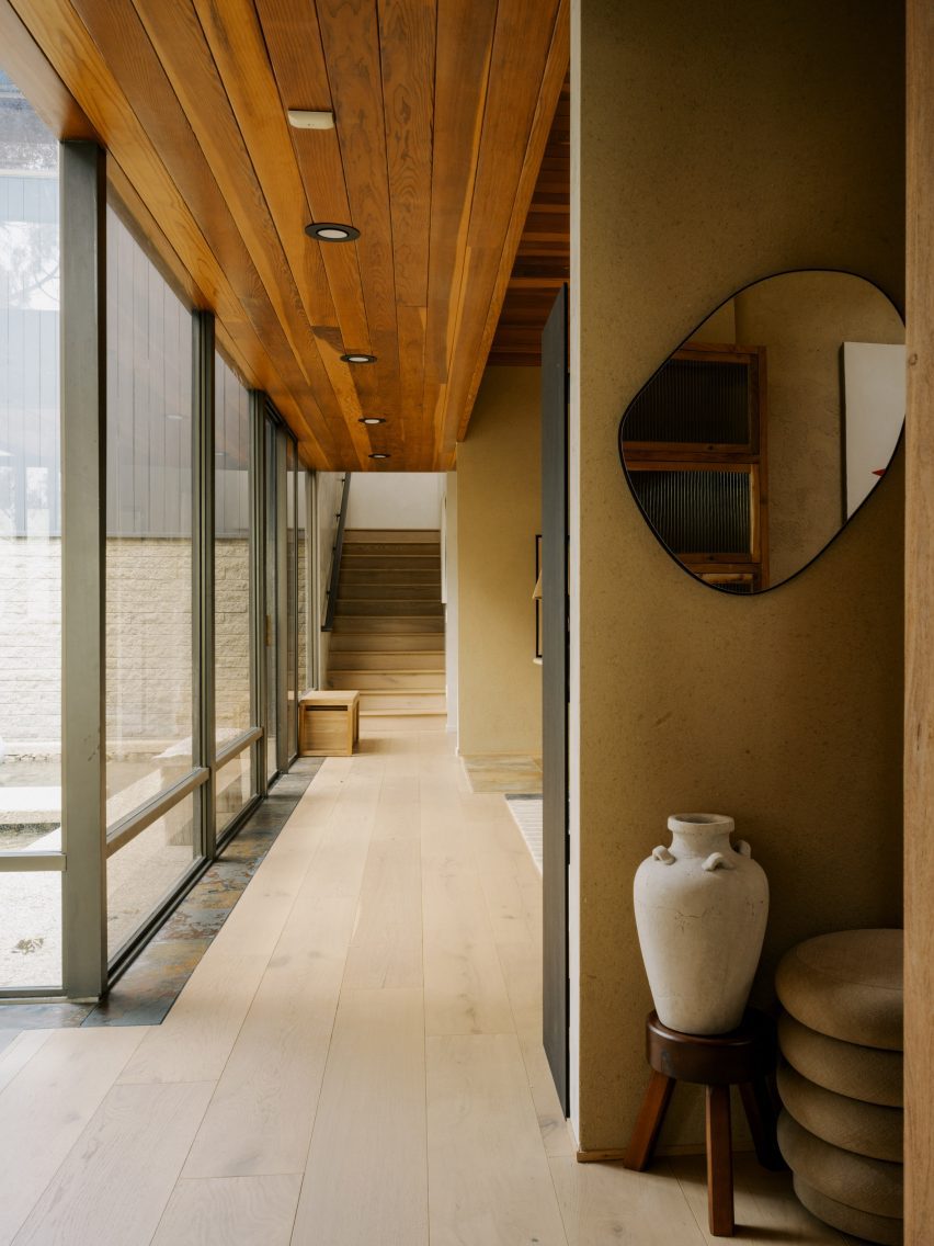 Glass Ridge House by OWIU