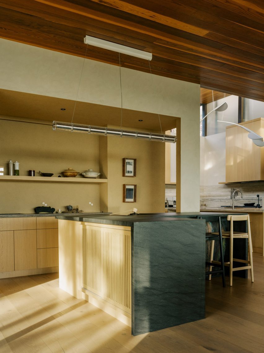 Glass Ridge House by OWIU