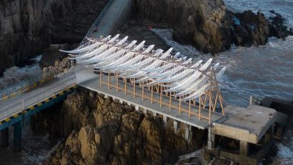 Kinetic seaside pavilion with leaf-like canopy China