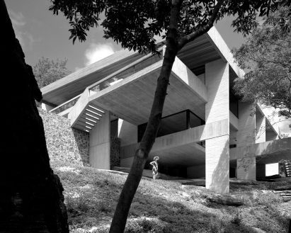 Harry & Penelope Seidler House, Killara, Sydney, Australia, Photo Max Dupain, 1968 © Penelope Seidler