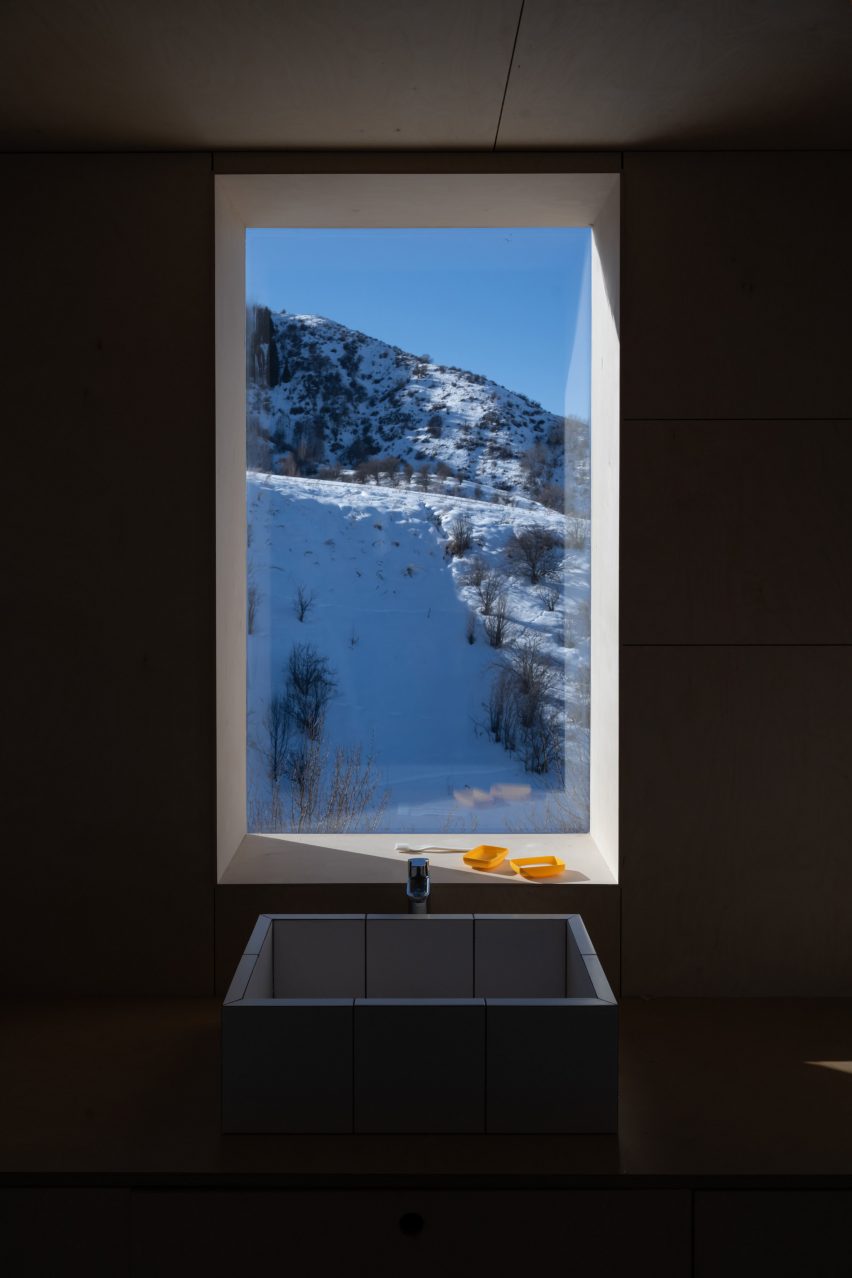 Cabin by Arthur Kariev Architects