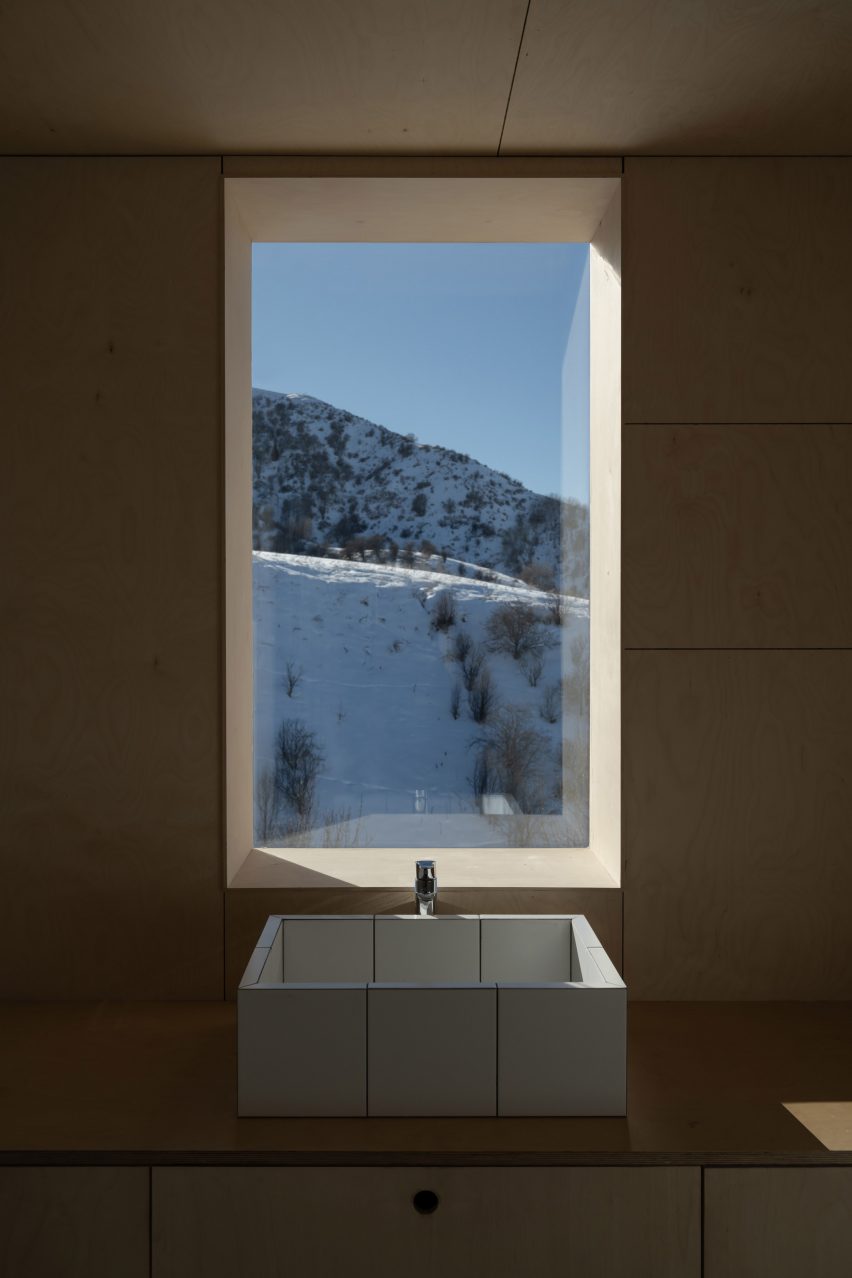 Cabin by Arthur Kariev Architects