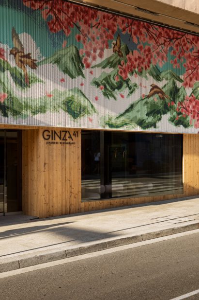 Chain curtains on facade of Ginza 41 restaurant