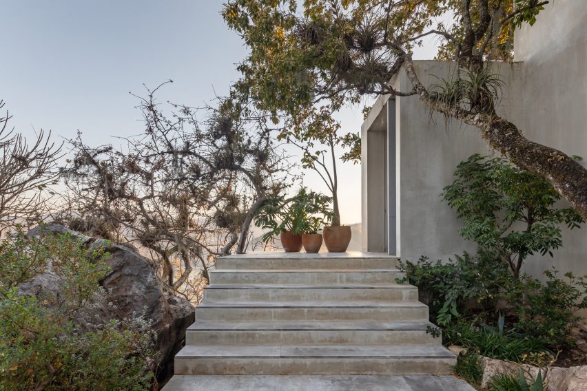 Las Rocas by Ignacio Urquiza and Ana Paula de Alba
