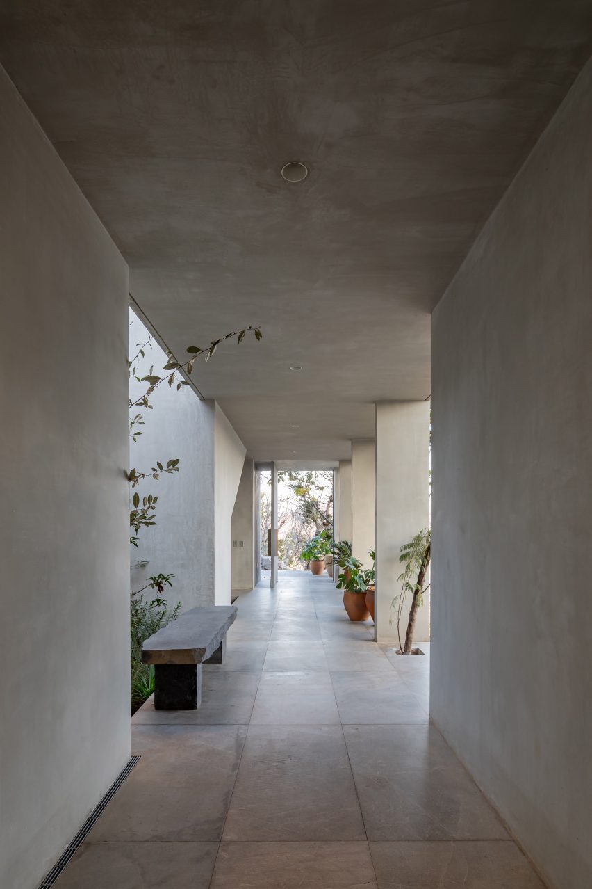 Las Rocas by Ignacio Urquiza and Ana Paula de Alba
