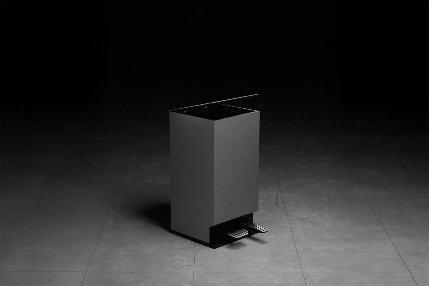 Trashcan with pedals