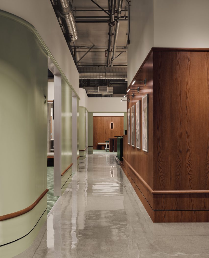 Muni indoor golf club by Ivy Studio