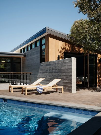 Boardformed concrete wall with wooden volume