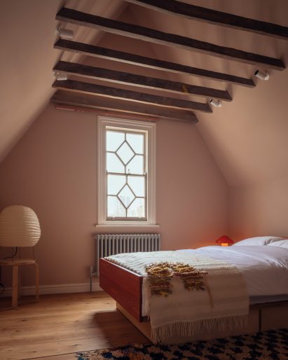 London bedroom by Irenie Studio