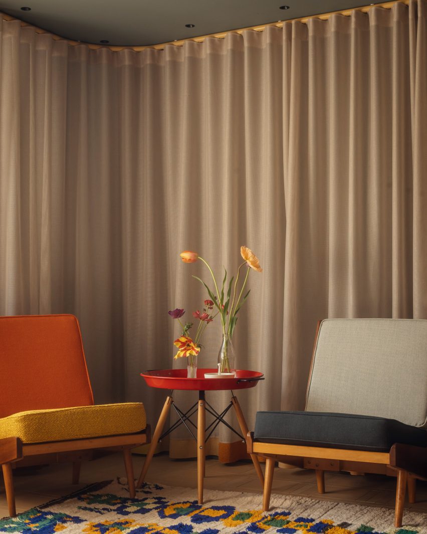 OntheSq by Irenie Studio