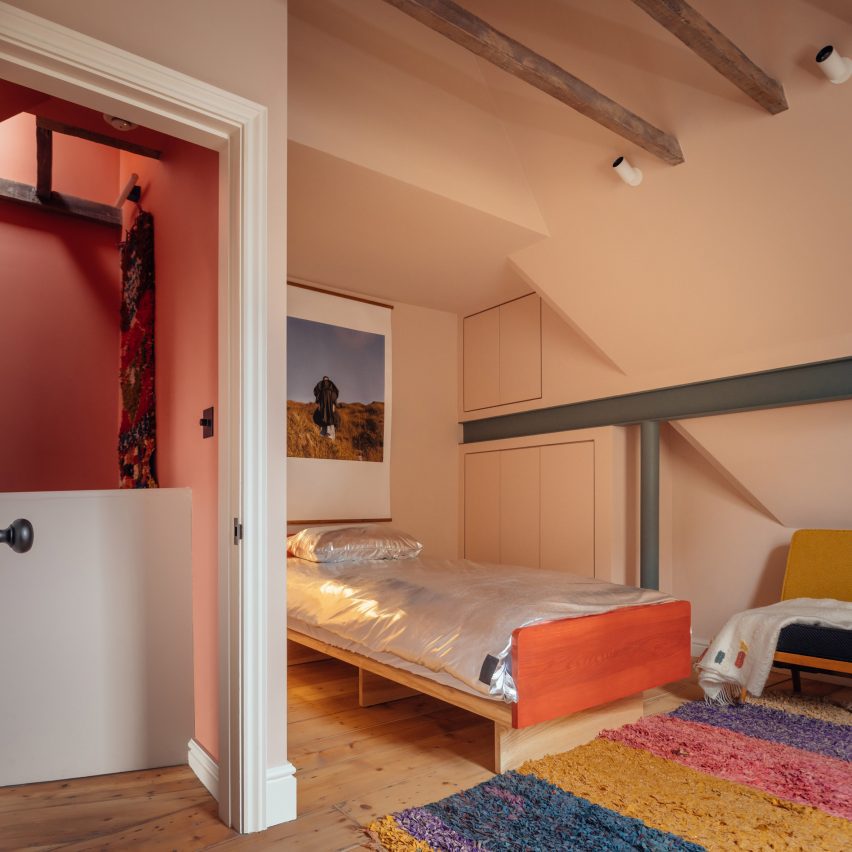 OntheSq by Irenie Studio