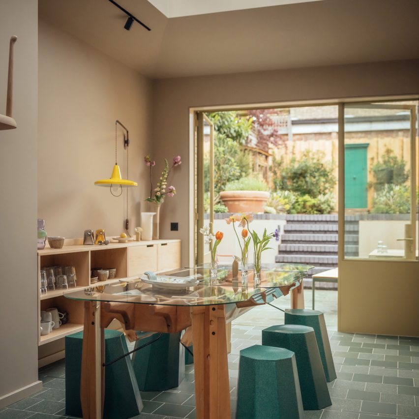 OntheSq by Irenie Studio