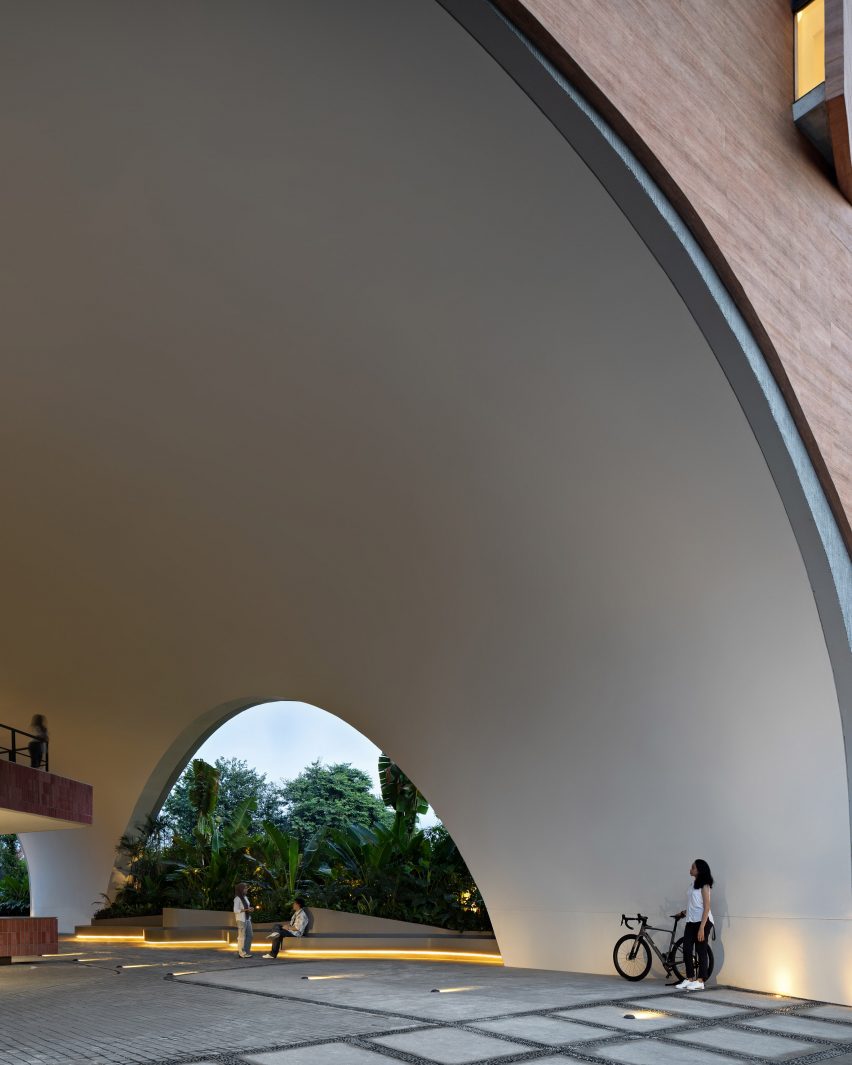Sagehaus Office Garden by RAD+ar