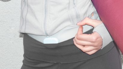 Woman wearing the Lottie belt by Marc Hackländer and Elisabeth Lorenz