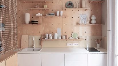 Plywood kitchen with open shelves