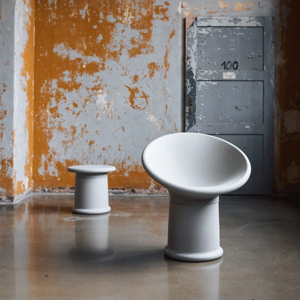 Chair and table from Loope by Studio Rygalik
