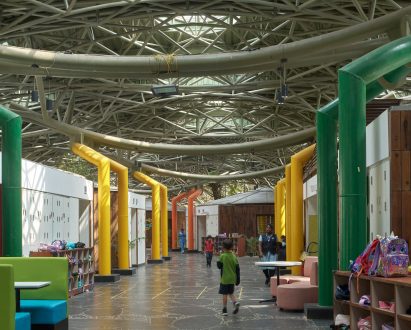 Colourful interior of international school by Vastushilpa Sangath