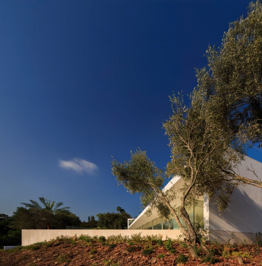 Villa 95 by Fran Silvestre Arquitectos