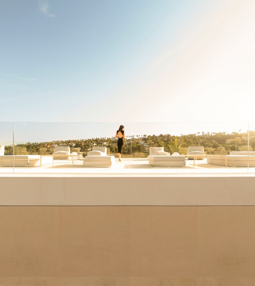 Villa 95 by Fran Silvestre Arquitectos