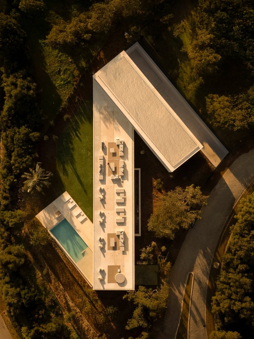 Villa 95 by Fran Silvestre Arquitectos