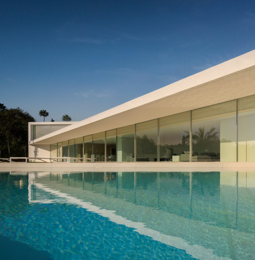 Villa 95 by Fran Silvestre Arquitectos