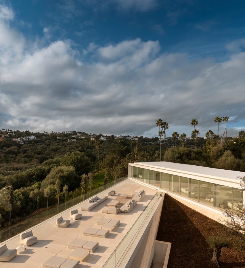 Villa 95 by Fran Silvestre Arquitectos