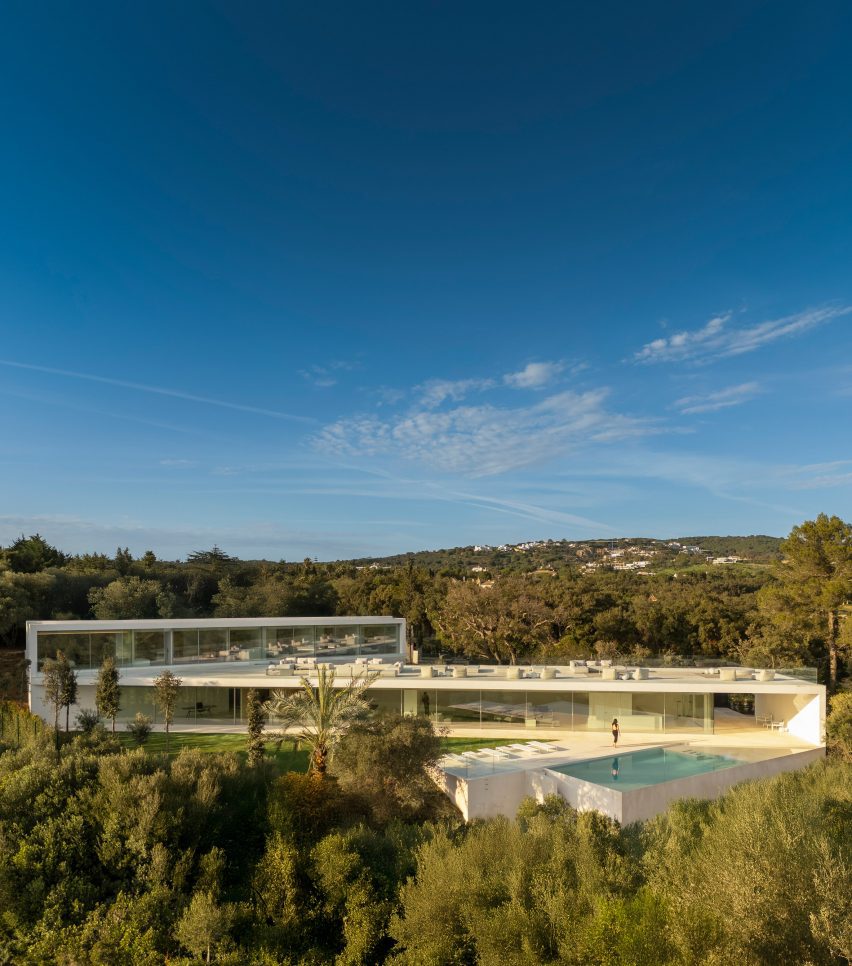 Villa 95 by Fran Silvestre Arquitectos