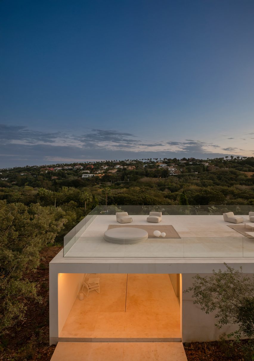 Villa 95 by Fran Silvestre Arquitectos