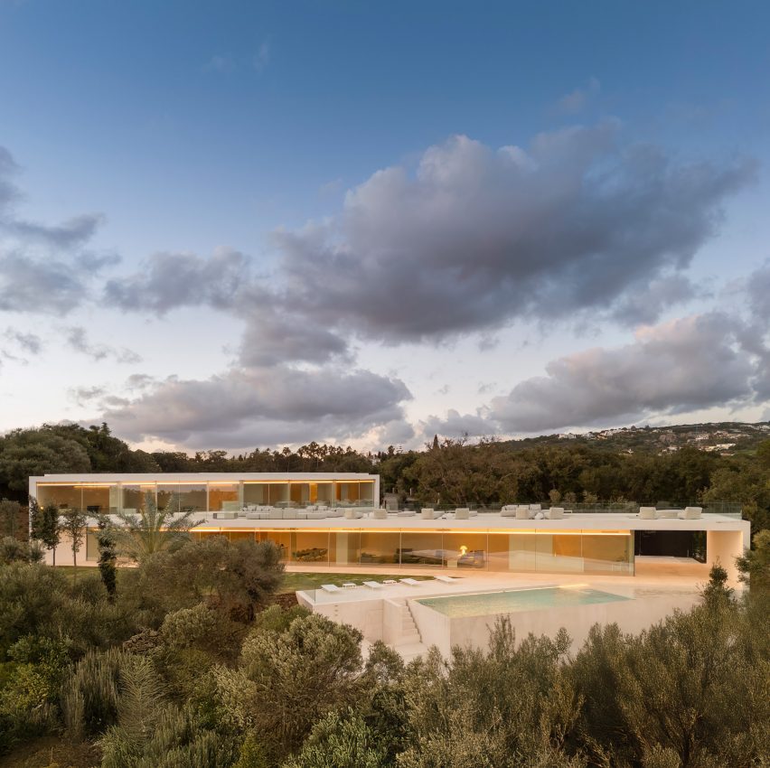 Villa 95 by Fran Silvestre Arquitectos