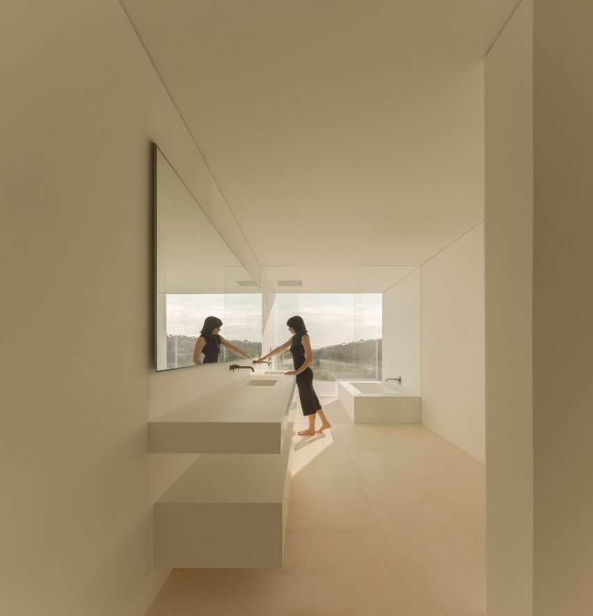 Villa 95 by Fran Silvestre Arquitectos