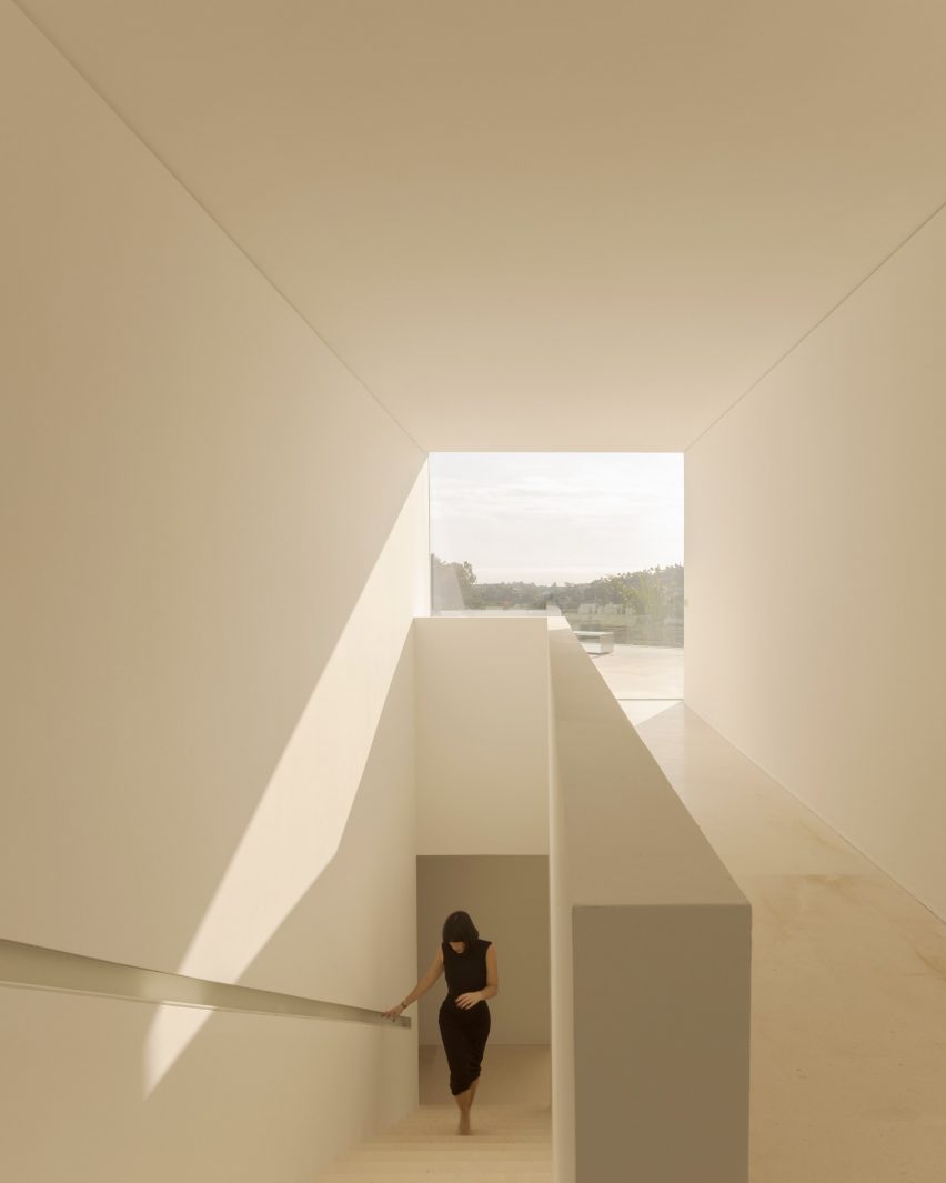 Villa 95 by Fran Silvestre Arquitectos
