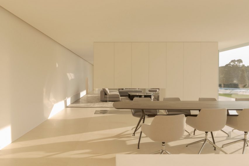 Villa 95 by Fran Silvestre Arquitectos