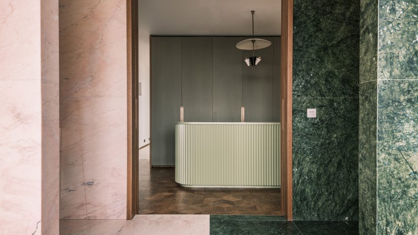 Coloured marble defines his-and-hers sinks in Marylebone penthouse