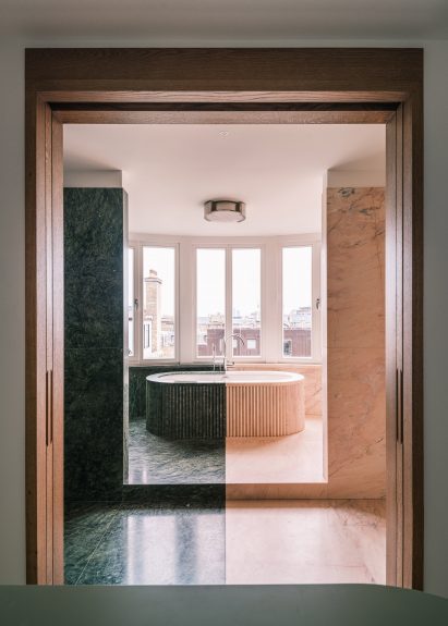 Ribbed bathtub by Wendover