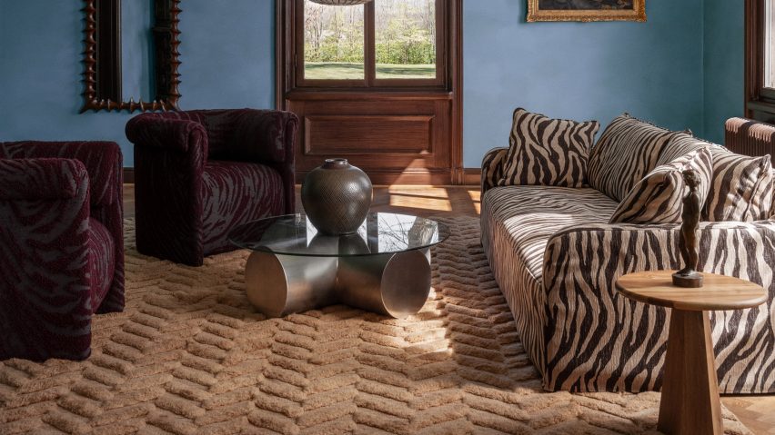 Photo of living room with furniture by dusty Deco