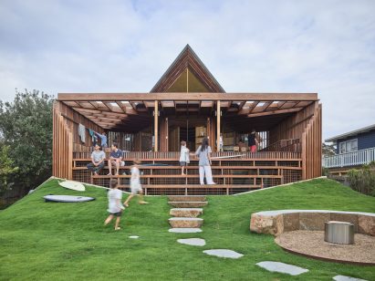 Rear view of coastal home by Alexander Symes Architect