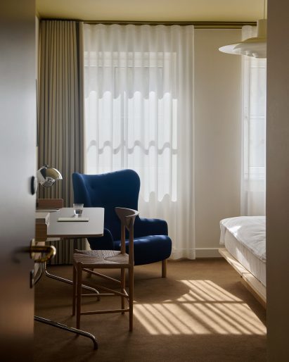 Hotel room with blue chairs