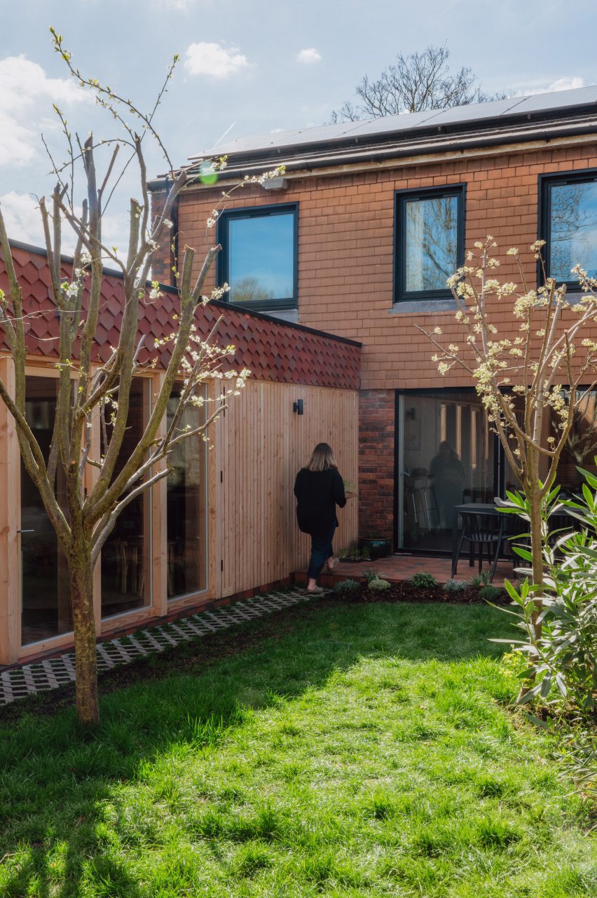 Whittaker Parsons creates courtyard house in south London