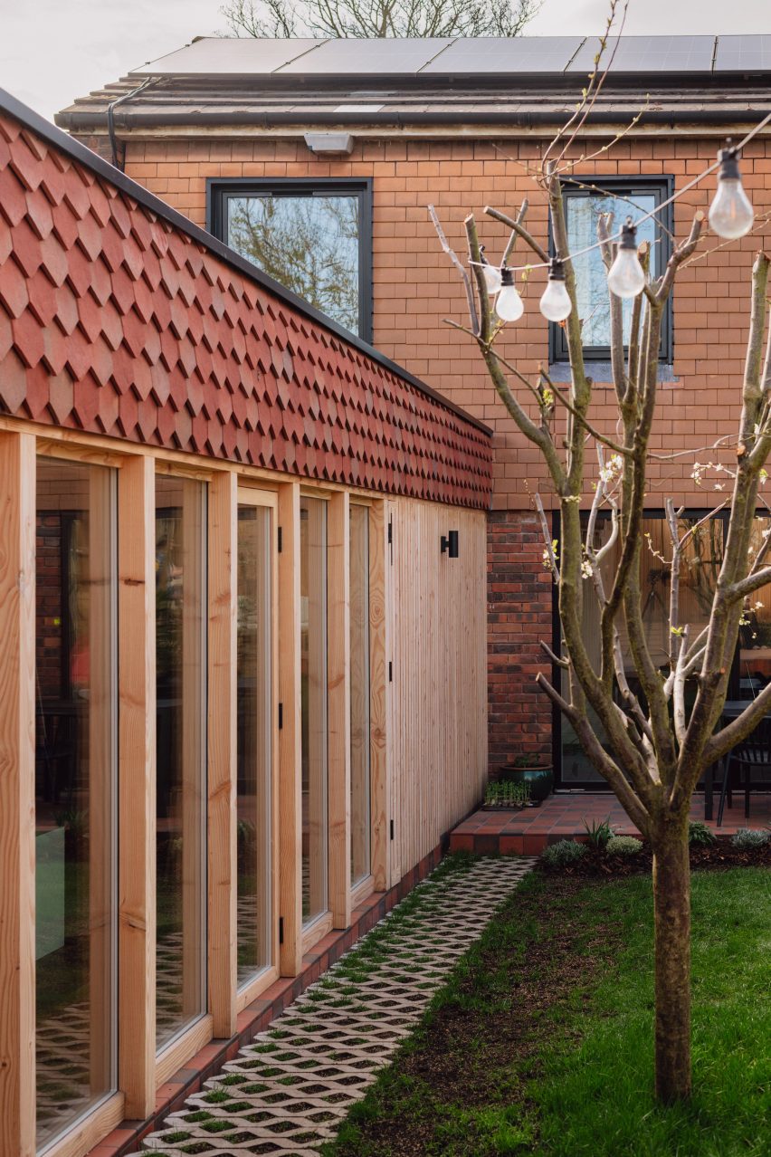 Whittaker Parsons creates courtyard house in south London