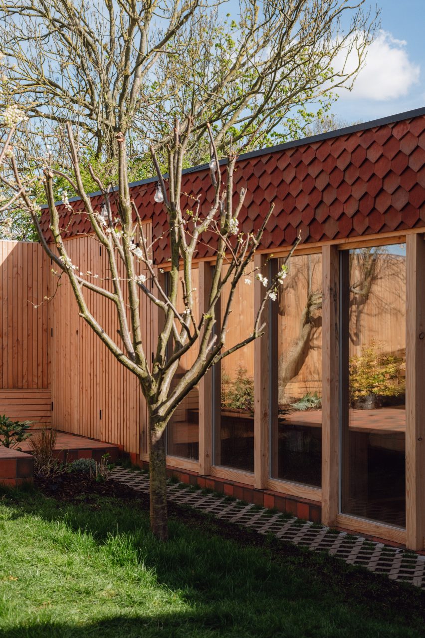 Whittaker Parsons creates courtyard house in south London