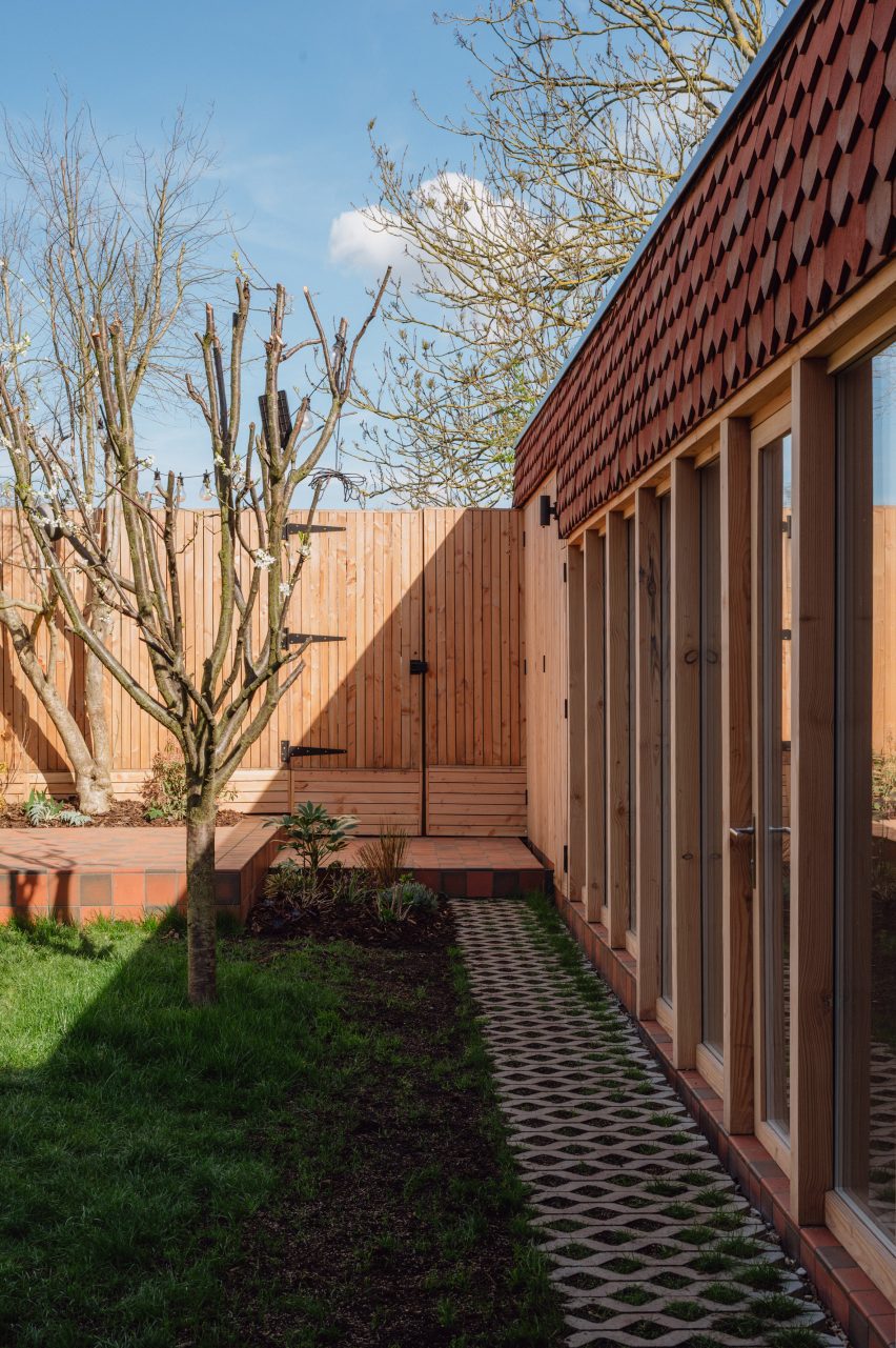 Whittaker Parsons creates courtyard house in south London