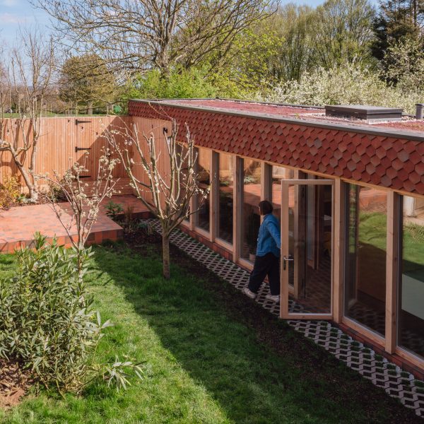 Whittaker Parsons creates courtyard house in south London