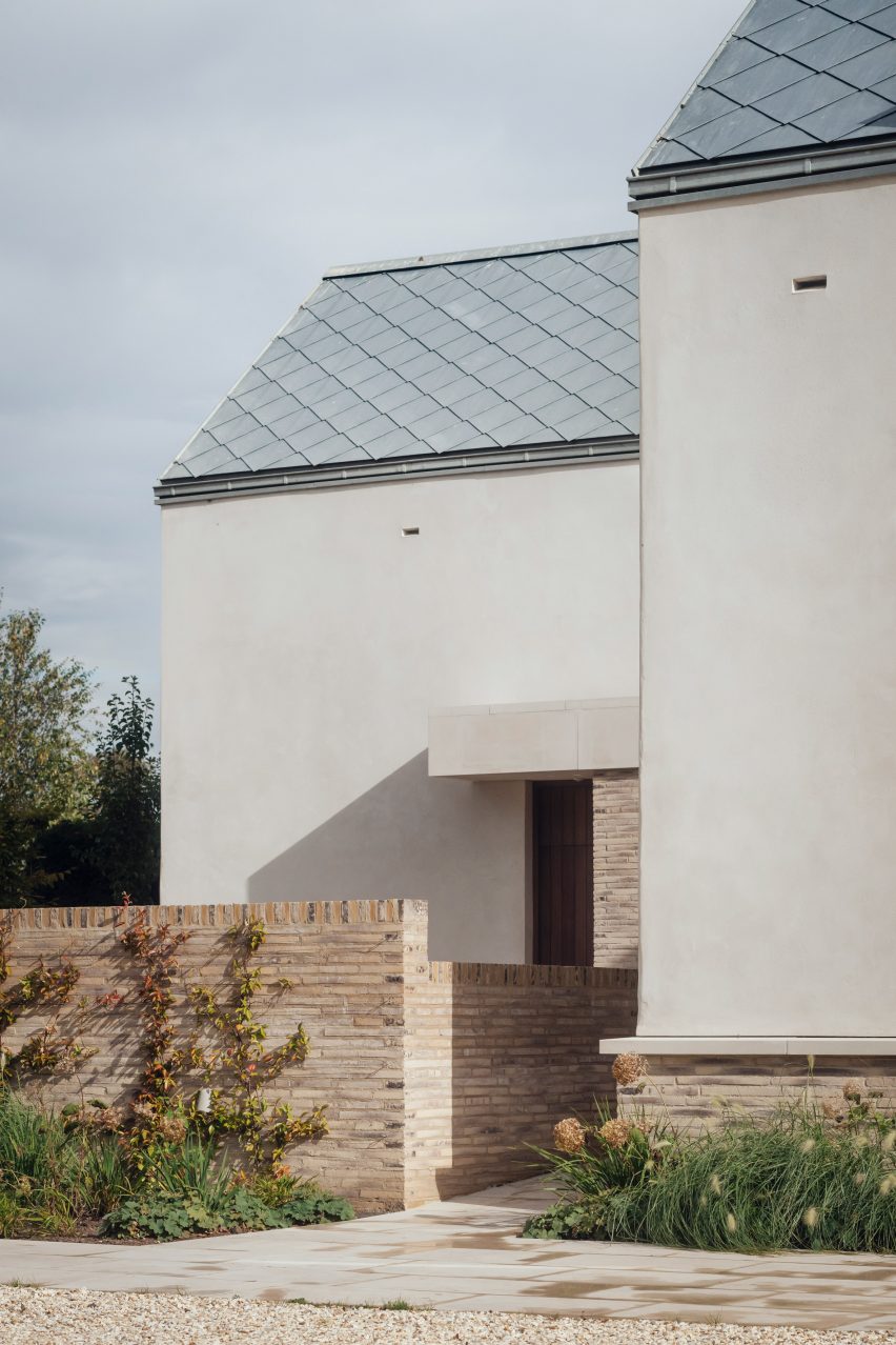Chalk River House by Oliver Leech Architects