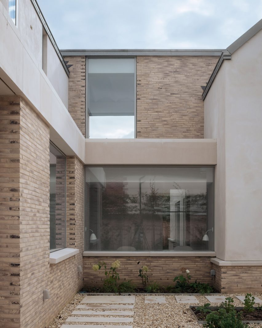 Chalk River House by Oliver Leech Architects