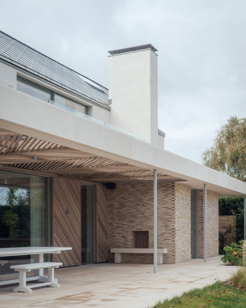 Chalk River House by Oliver Leech Architects