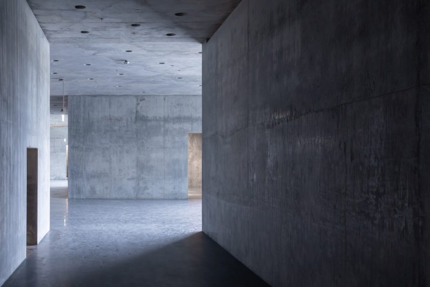 Concrete galleries